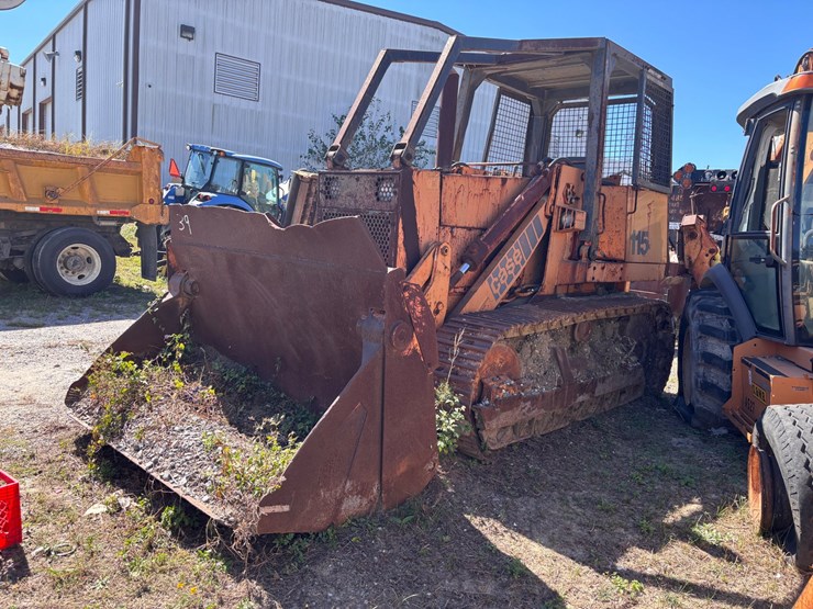 #39-•-case-115-crawler-loader-with-front-bucket-image-2