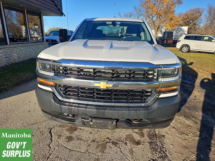 2017-chevrolet-silverado-1500-image-3