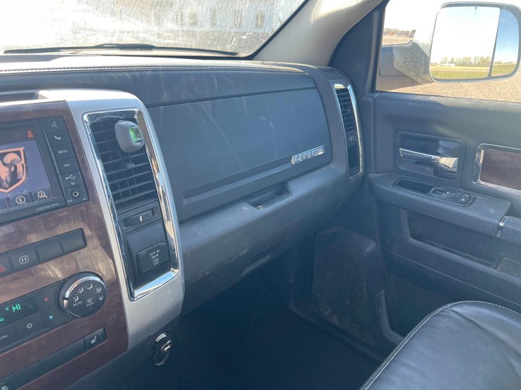 2012-dodge-ram-1500-laramie-pickup-image-17