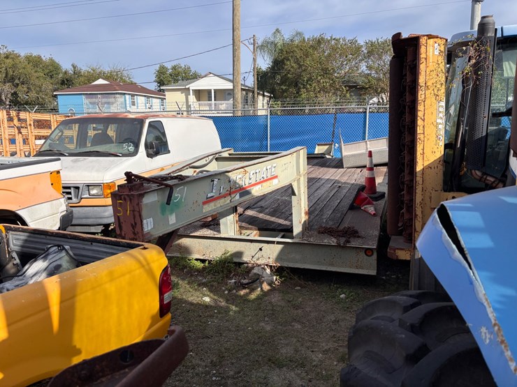 #51-•-interstate-tandem-axle-flatbed-equipment-trailer-image-2