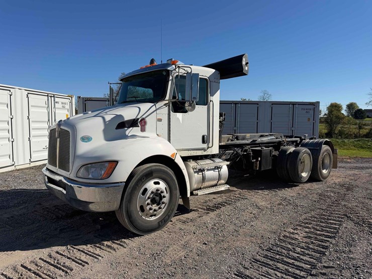 2009-kenworth-t370-tandem-axle-hook-truck-image-1