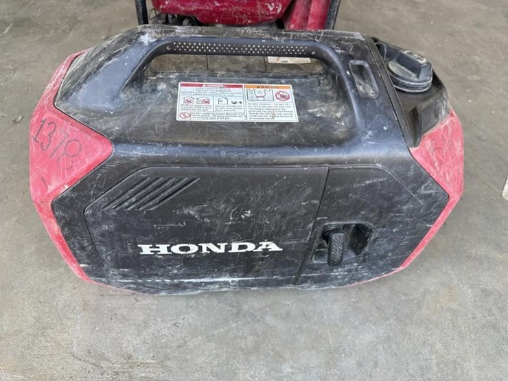 honda-eu3200i-generator-image-3
