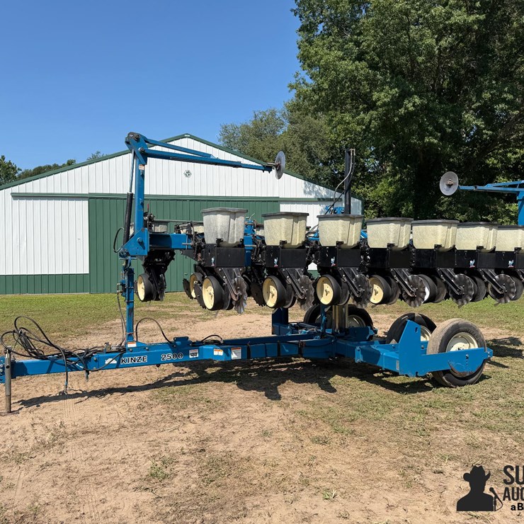 1998 Kinze 2500 8/15 Split Row Planter