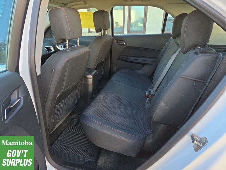 2015-chevrolet-equinox-image-25