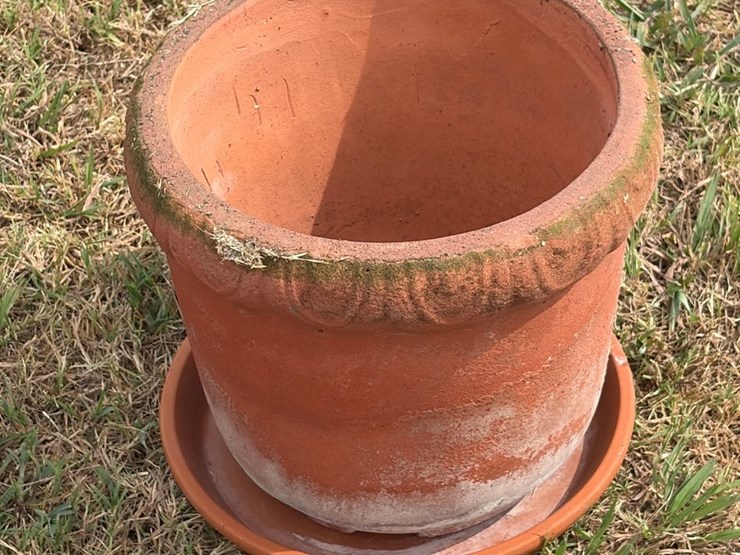 #106-•-12-inch-terra-cotta-pot,-greco-lip-and-saucer-image-2
