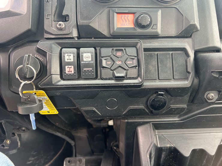 2022-can-am-defender-utv-image-13