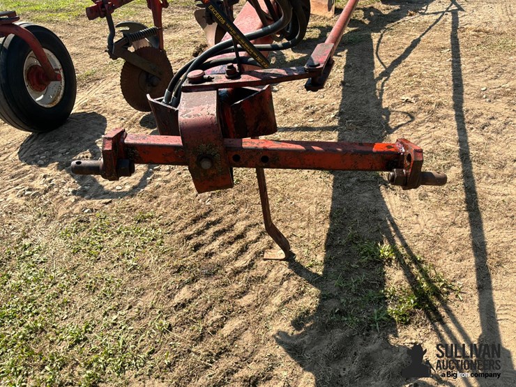 international-720-6-bottom-plow-image-9