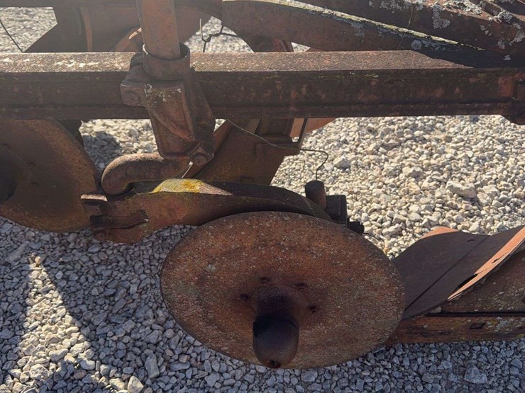 three-bottom-plow-image-5