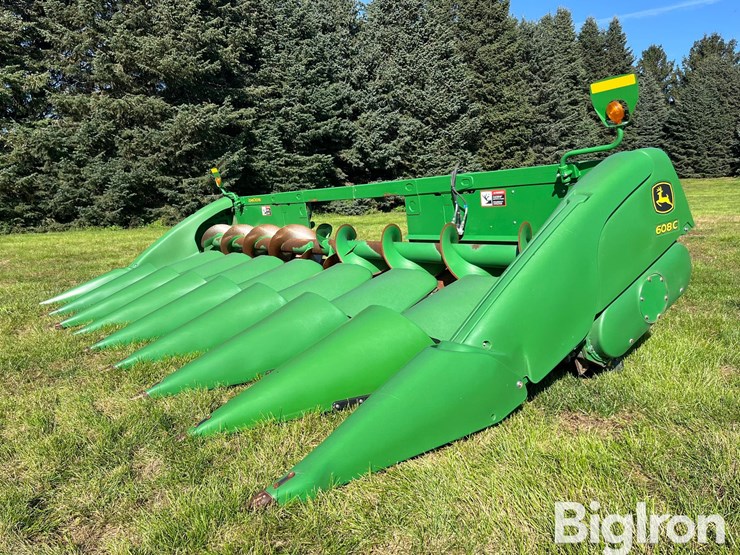 2015-john-deere-608c-corn-head-w/ez-trail-header-trailer-image-1