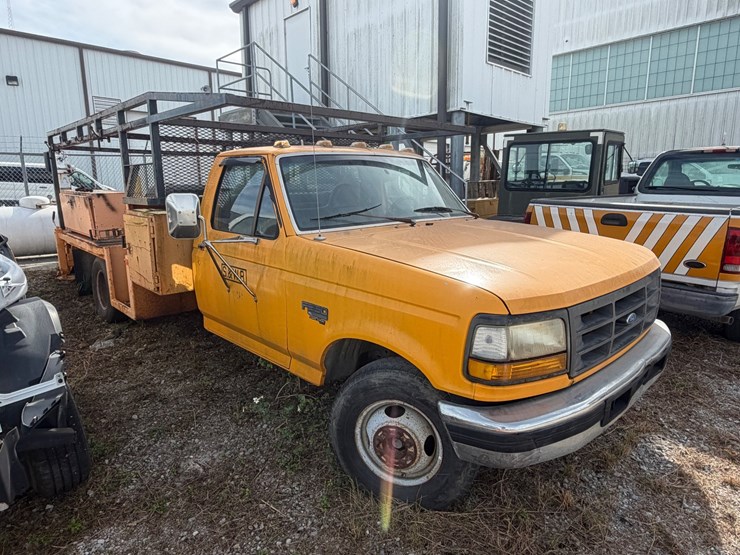 #91-•-1996-ford-f-350-xl-power-stroke-diesel-utility-truck-image-2