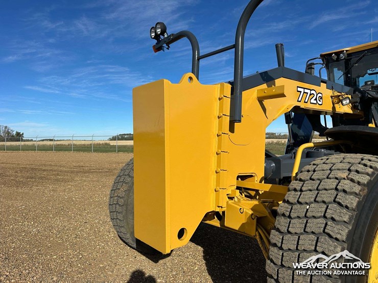 2011-john-deere-772g-awd-motor-grader-image-38