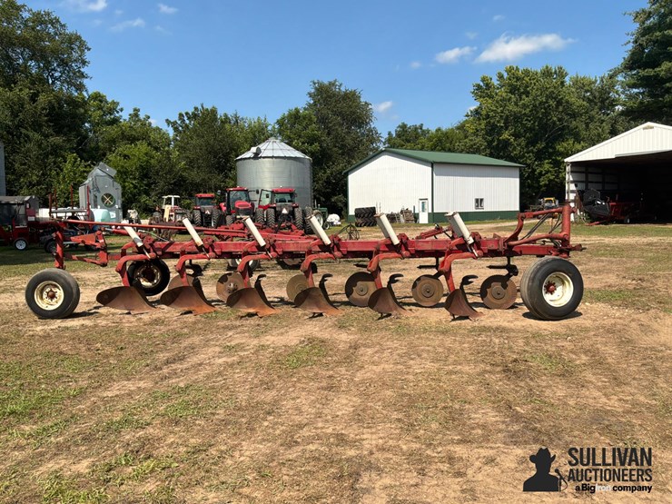 international-720-6-bottom-plow-image-5