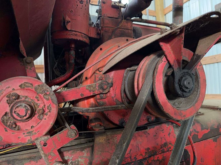 massey-harris-35-combine-image-32