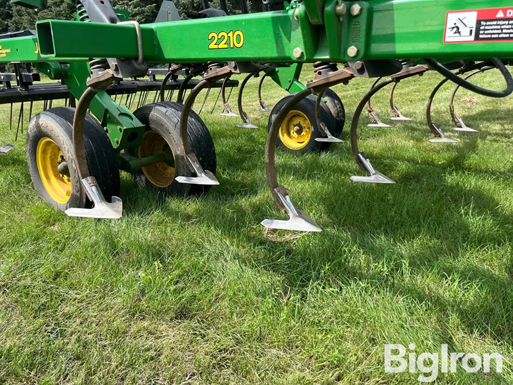 2011-john-deere-2210-31'5"-field-cultivator-image-18