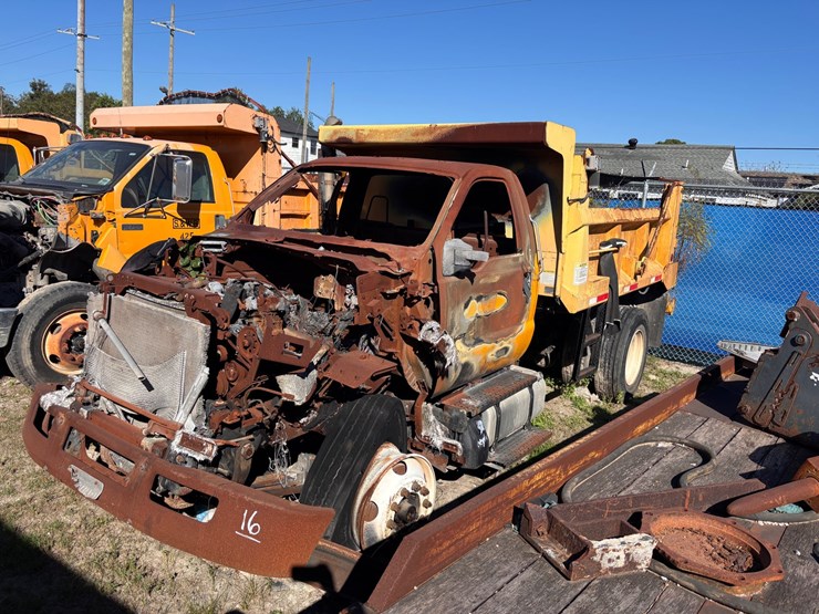 #16-•-ford-dump-truck-with-duraclass-steel-dump-body-image-1