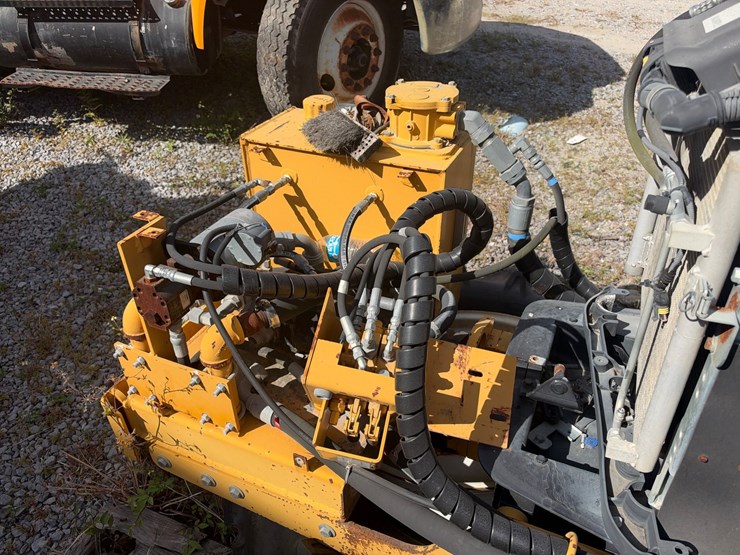 #87-•-2017-new-holland-t4100-mower-image-14