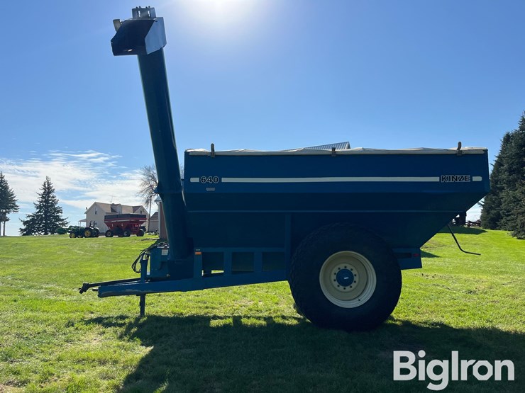 kinze-aw-640-grain-cart-image-4