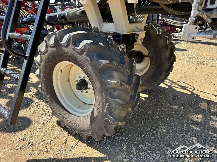 2011-bourgault-3310-55-55-ft.-seeder-image-65