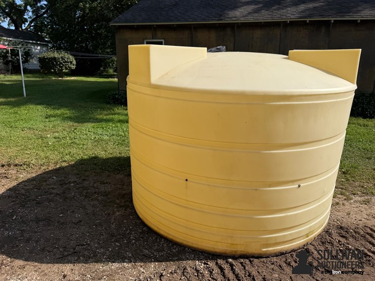 1,300-gal-poly-tank-image-10