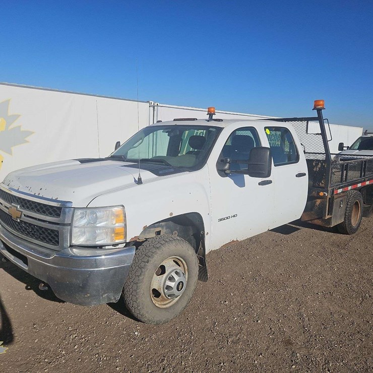 2014 Chevrolet Silverado 3500HD CC 4x4 S/A Deck Truck