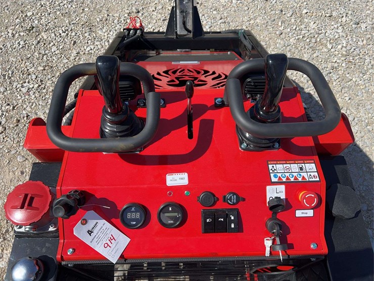 ssl1500-skid-steer-loader-image-10