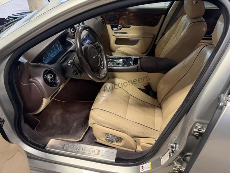 2012-jaguar-xjl-portfolio-sdn-image-24