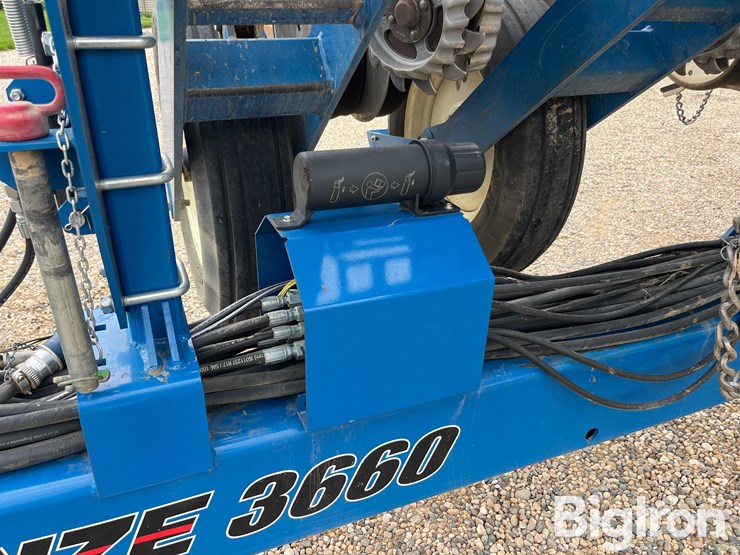 2014-kinze-3660-16r30/31r15-planter-image-15