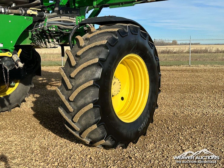 2014-john-deere-r4030-4x4-high-clearance-self-propelled-sprayer-image-52