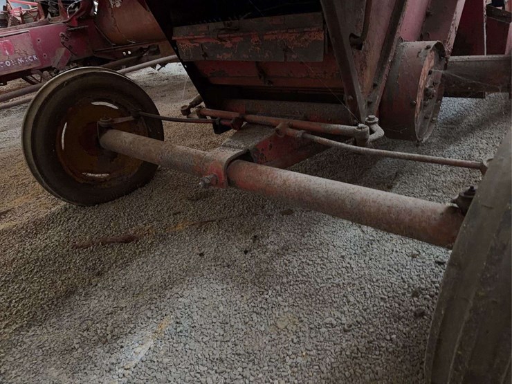 massey-harris-35-combine-image-19
