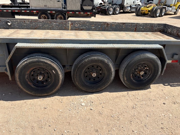 2012-trail-master-28’-x-7’-3-axle-goiseneck-trailer-image-5