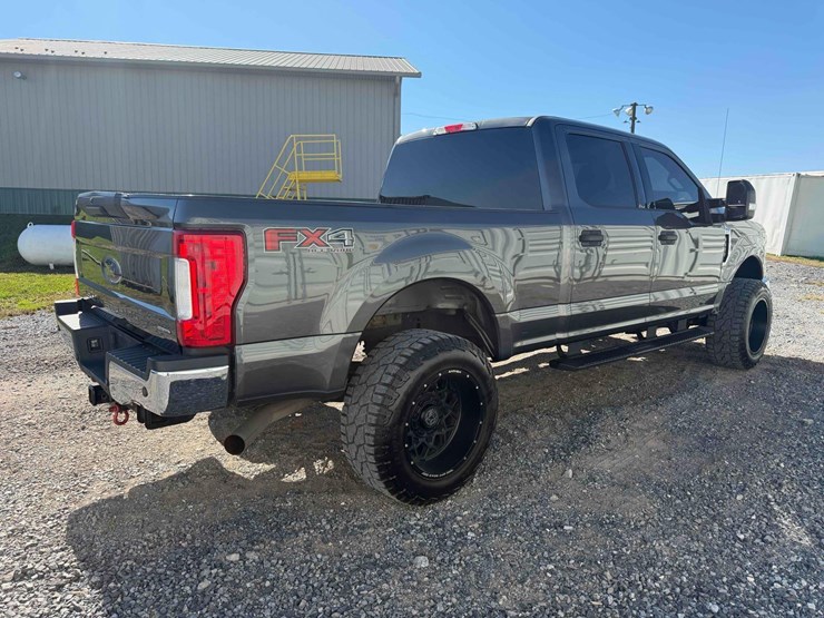 2017-ford-f-250-xlt-super-duty-pick-up-truck-image-5