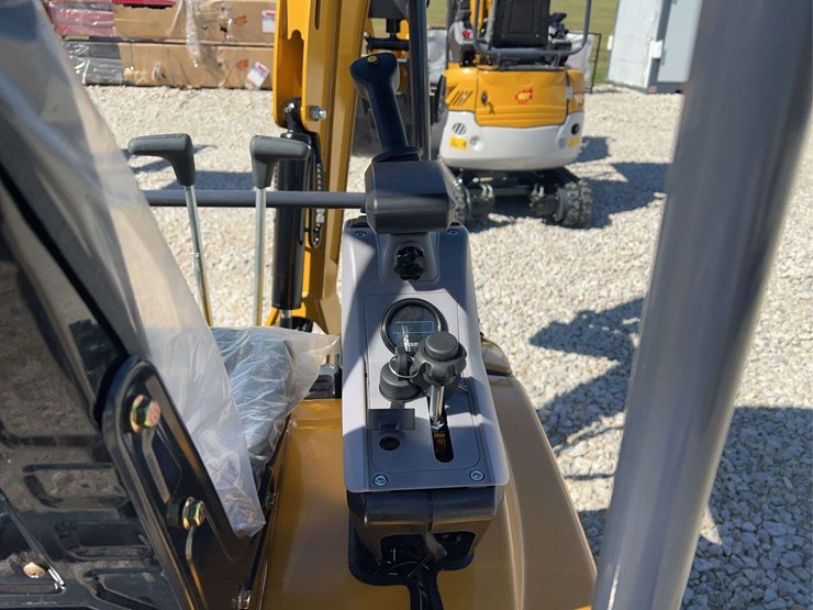 me20-mini-excavator-image-19