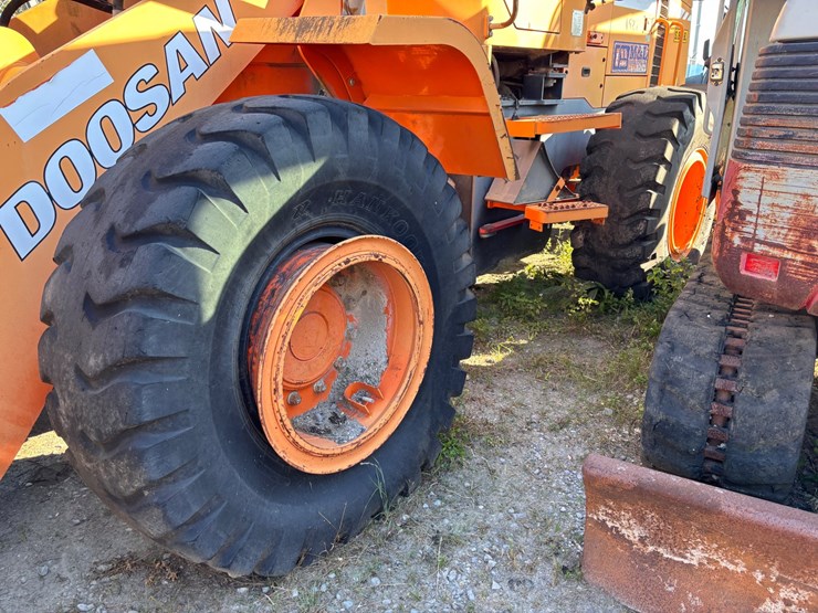 #7-•-doosan-dl250-articulated-wheel-loader-image-11