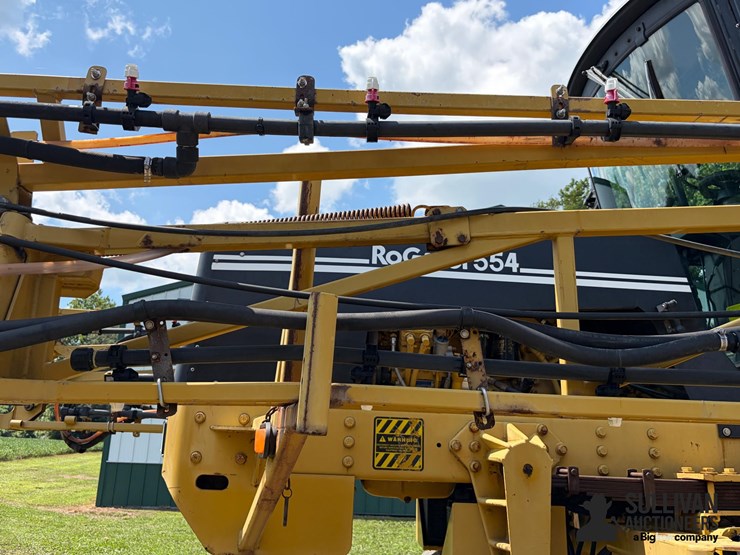 ag-chem-rogator-554-self-propelled-sprayer-image-12