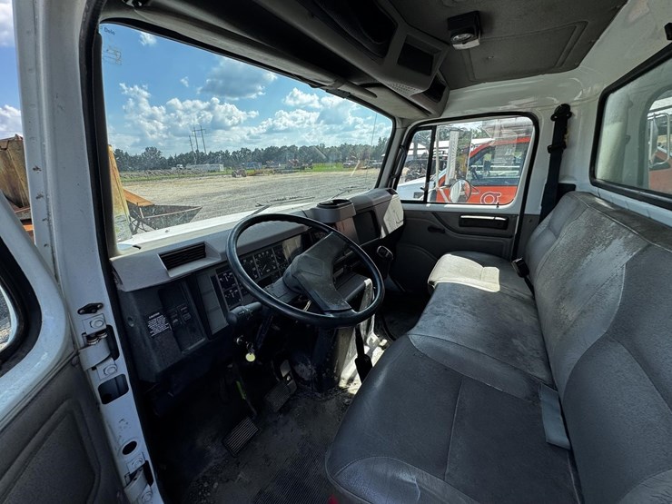 #279-•-2000-international-4700-truck-image-8