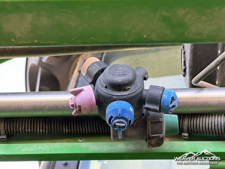 2014-john-deere-r4030-4x4-high-clearance-self-propelled-sprayer-image-64