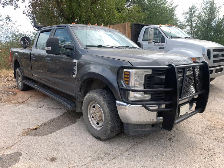 2018-ford-f-250-super-duty-xl-4wd-crew-cab-pickup-image-2