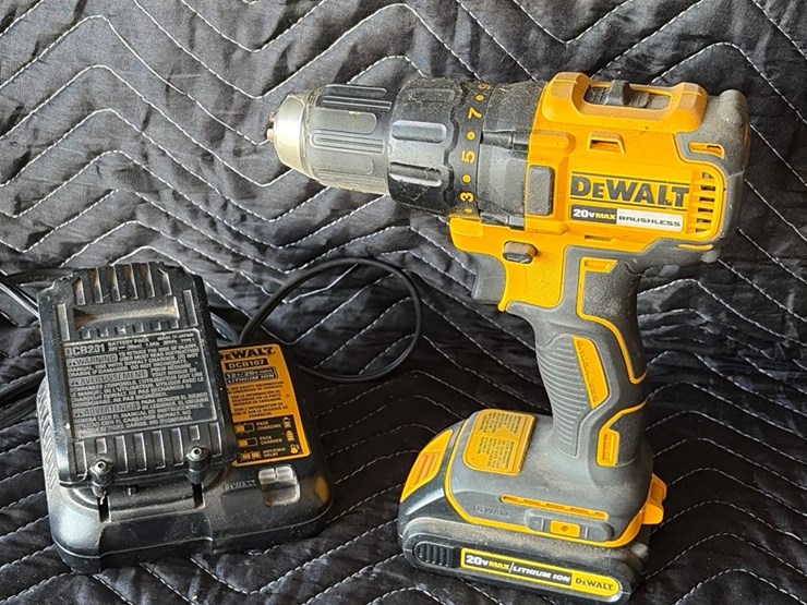 #63-•-dewalt-model-dcd777-20-v-cordless-screw-gun-with-extra-battery-and-charger-image-1