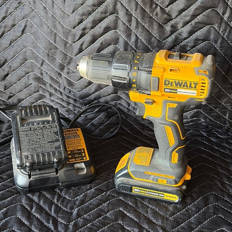 #63 • DeWalt model DCD777 20 V cordless screw gun with extra battery and charger