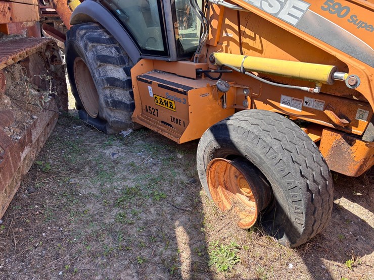 #40-•-case-590-super-m-series-3-backhoe-loader-image-3