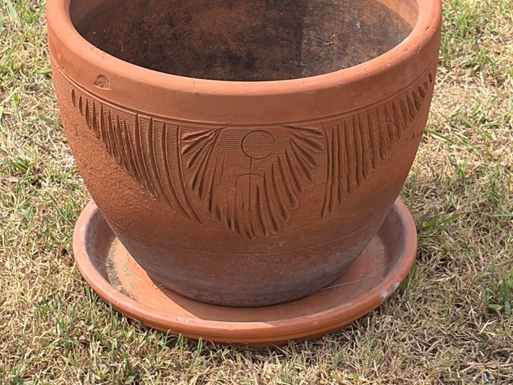 #105-•-17-inch-decorative-terra-cotta-pot-with-saucer-image-1