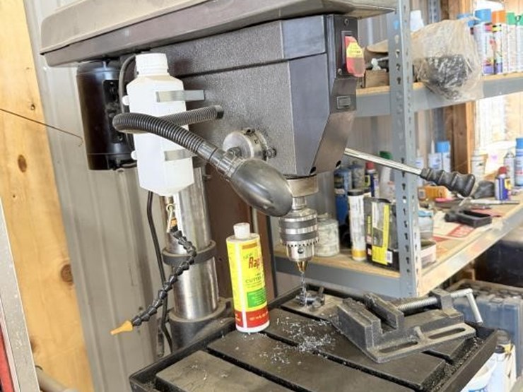 central-machinery12-speed-drill-press-floor-model-image-4