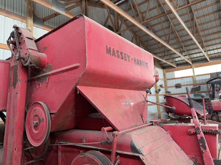 massey-harris-35-combine-image-12