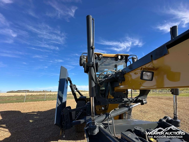 2011-john-deere-772g-awd-motor-grader-image-17