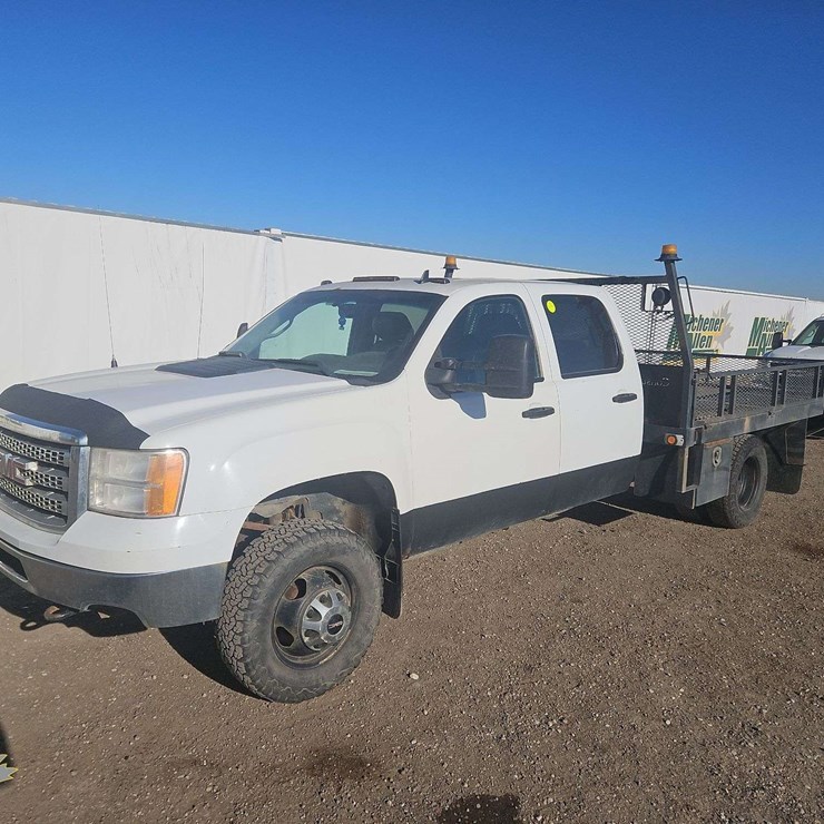 2013 GMC Sierra 3500HD CC 4x4 S/A Deck Truck