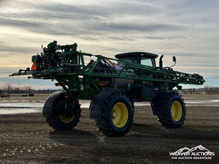 2014-john-deere-r4030-4x4-high-clearance-self-propelled-sprayer-image-3