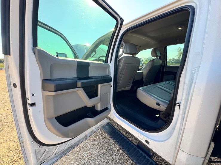 #231-•-2021-ford-f-350-pickup-truck-w/-service-bed-image-10
