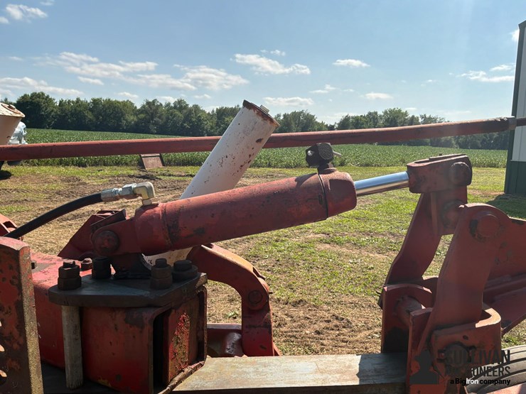 international-720-6-bottom-plow-image-16