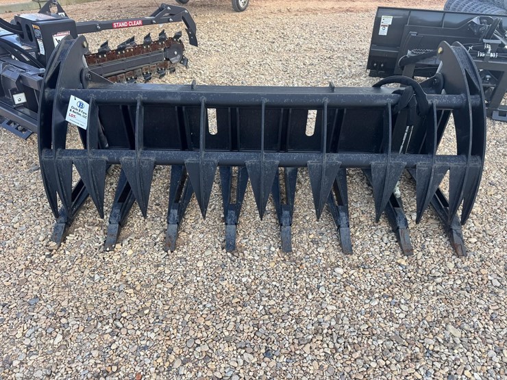 #109-•-skid-steer-grapple-84"-image-1