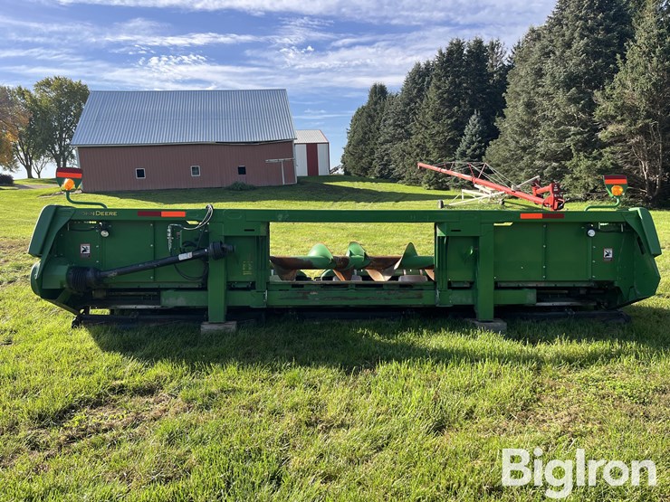 2015-john-deere-608c-corn-head-w/ez-trail-header-trailer-image-6